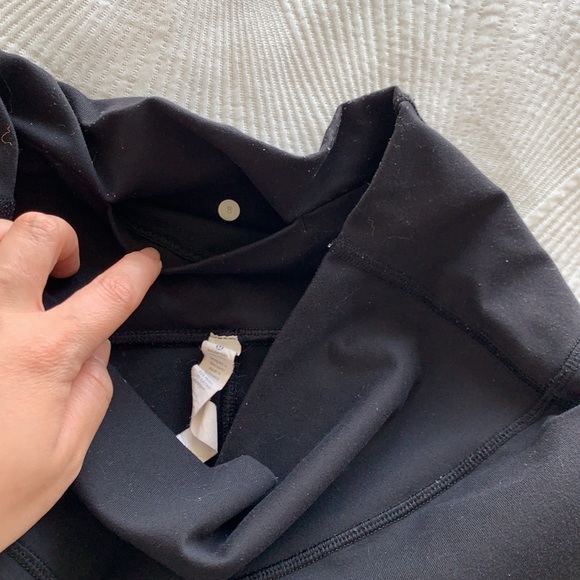 Lululemon leggings 23” in with mesh - Picture 5 of 8